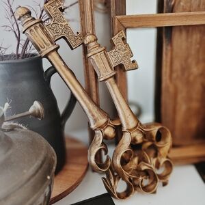 Vintage HODA Gold Wall Hanging Skelton Key Set